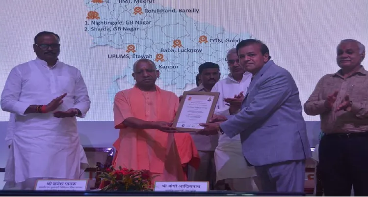 नर्सिंग पैरामेडिकल क्षेत्र में किये गए उत्कृष्ट कार्यो के लिए डॉ. केशव अग्रवाल को किया गया सम्मानित