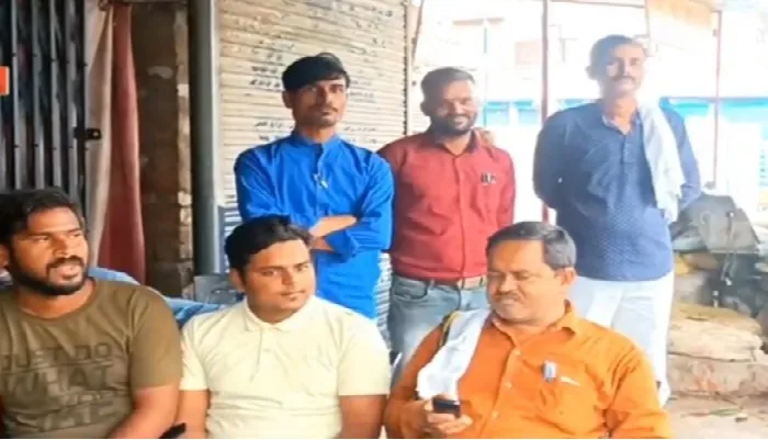 हरदोई: वसूली करने पहुंची विजीलेंस की फर्ज़ी टीम बनाई गई बंधक