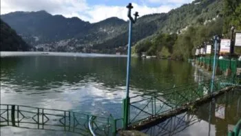 नैनीताल: नैनी झील का बढ़ा जल स्तर, निकासी गेट खोले गए