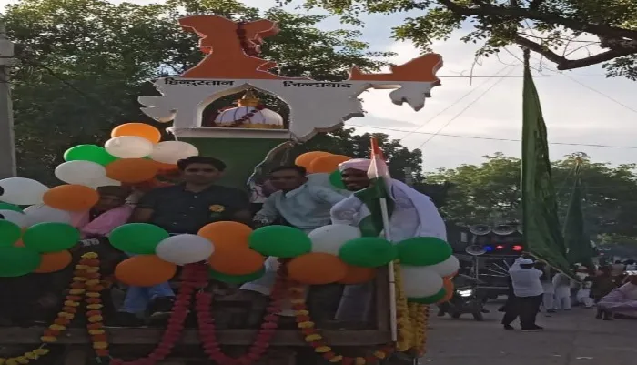 बांदा: कौमी एकता का संदेश देता तिरंगे रंग का निकला जुलूस-ए-मोहम्मदी