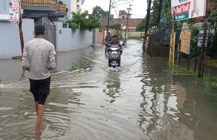 अयोध्या: 12 घंटे झमाझम बरसात, नगर के कई इलाके जलमग्न