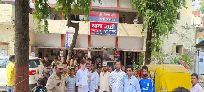 कानपुर: पार्षद की होर्डिंग्स फाड़ने पर जूही थाने में शिकायत दर्ज