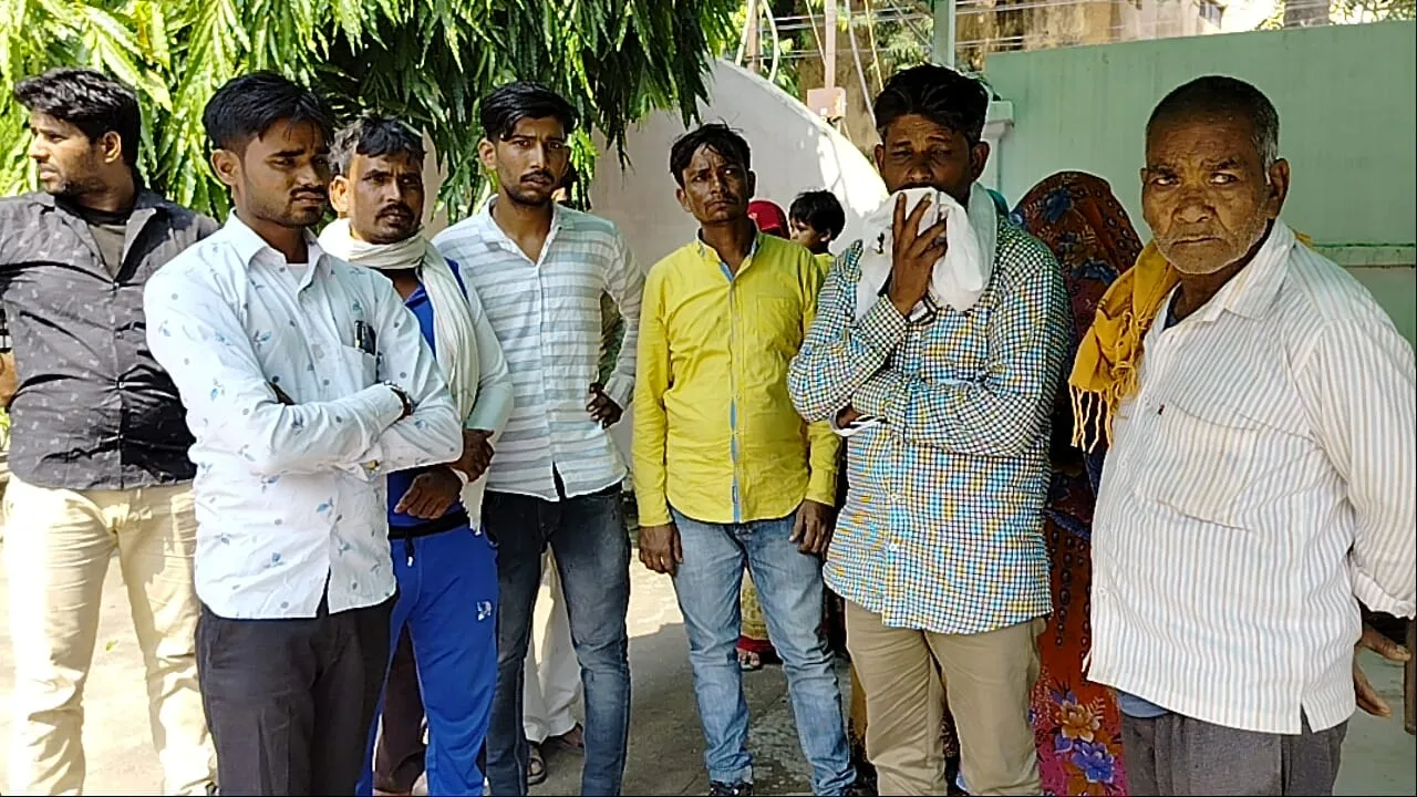 बरेली: जमीन पर पड़ा मिला महिला का शव, परिजनों ने लगाया हत्या का आरोप