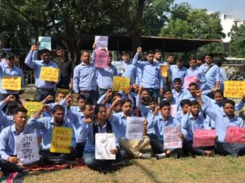 हल्द्वानी: जायड्स वेलनेस कंपनी के कर्मचारियों ने किया प्रदर्शन