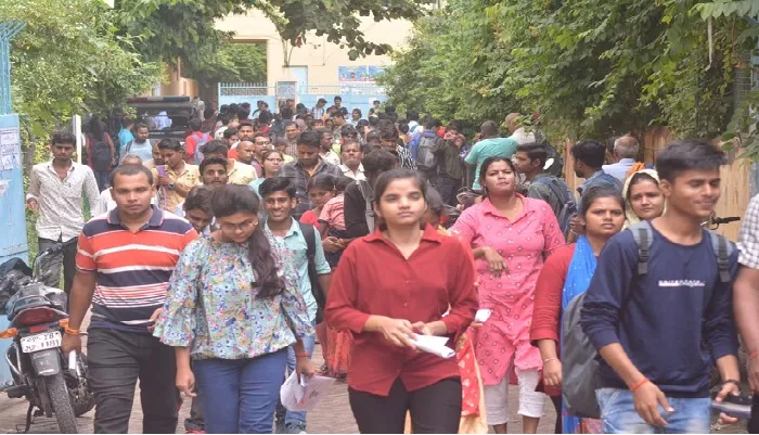 Kanpur PET 2022 : पहली पाली में 85 केंद्रों पर हुई परीक्षा