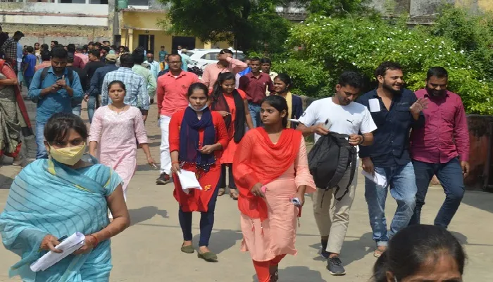 अयोध्या : पहली पाली में 28.62 तो दूसरी में 27.66 फीसद रहे अनुपस्थित
