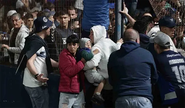 अर्जेंटीना में फुटबॉल मैच परिसर के बाहर पुलिस और खेल प्रशंसकों के बीच झड़प, एक की मौत