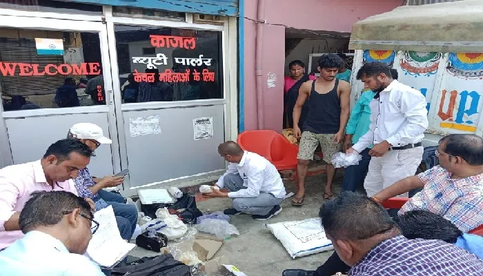 FSDA का छापा : केमिकल और ग्लूकोप सिरप से बन रहा था मिल्क केक, 29 क्विंटल मिठाइयां जब्त