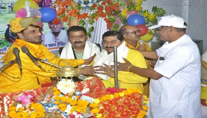 बांदा : संसार दुखों का सागर, श्रीमद् भगवत कथा मुक्ति दिलाने में समर्थ