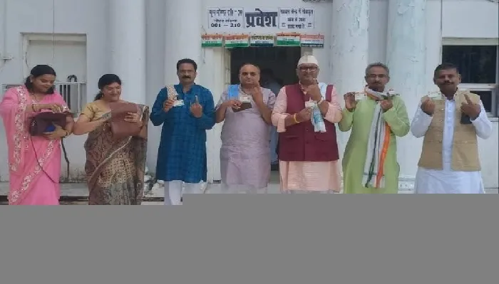 नौ पीसीसी डेलीगेट्स ने मतदान में निभाई सहभागिता