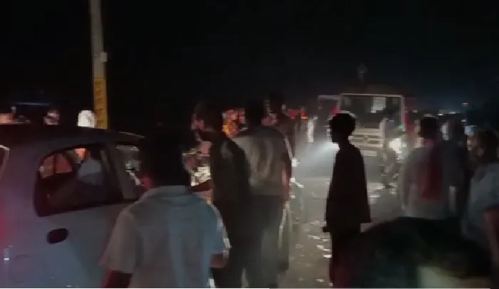 कानपुर हादसा : श्रद्धालुओं से भरी ट्रैक्टर ट्रॉली पलटी, 27 लोगों की मौत, कई लोग गंभीर