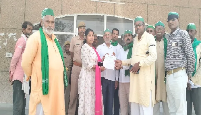 चित्रकूट : किसानों ने काला दिवस मनाकर सरकार को कोसा