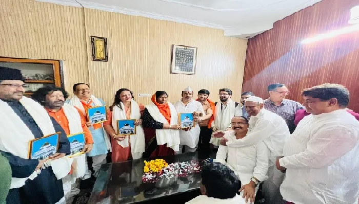 कुल अदायगी : अकीदत के साथ सजदे में झुके सिर
