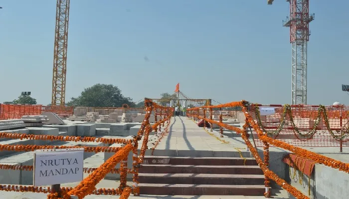 अयोध्या : ट्रस्ट ने दिखाया और बताया, कैसे आकार ले रहा राम मन्दिर का गर्भगृह