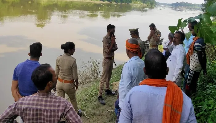 हादसा : पत्नी, सास और बच्ची संग नाव से जा रहा युवक नदी में डूबा
