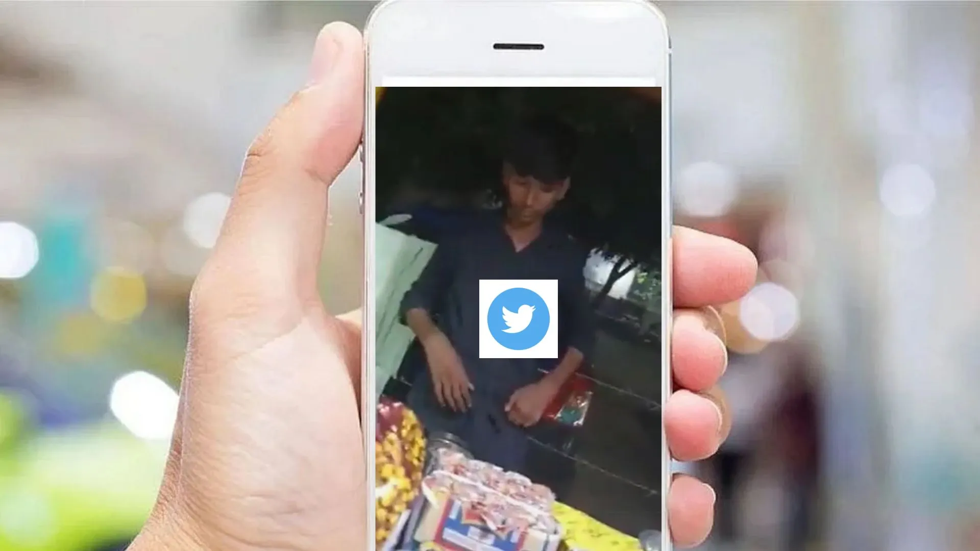 बरेली: जंक्शन पर आरपीएफ सिपाहियों द्वारा अवैध रूप से ठेले लगवाने का आरोप, Video Viral