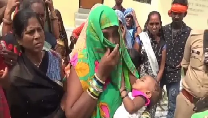 फरियाद : दुधमुंही बच्ची को मां के साथ जेल में रखने के लिए गिड़गिड़ा रही दादी