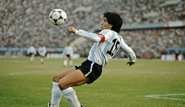 रेफरी को मालामाल बना सकती है Diego Maradona की ‘हैंड ऑफ गॉड’ वाली गेंद, जानें कब होगी नीलामी
