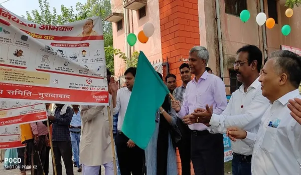 मुरादाबाद : ‘जागरूकता से होगा संचारी रोग पर नियंत्रण’, डीएम ने हरी झंडी दिखाकर रैली को किया रवाना