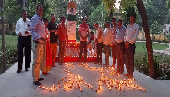 एक दीया शहीदों के नाम : 101 दिए से रोशन हुआ स्थल