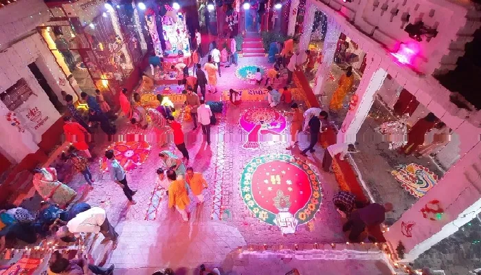 आकर्षण का केंद्र : 5100 दीप जला कर मनाया दीपोत्सव, सजाई रंगोली
