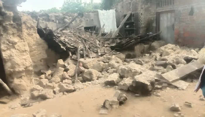 हादसा : बर्तन साफ कर रही वृद्धा पर गिरी दीवार, मौत