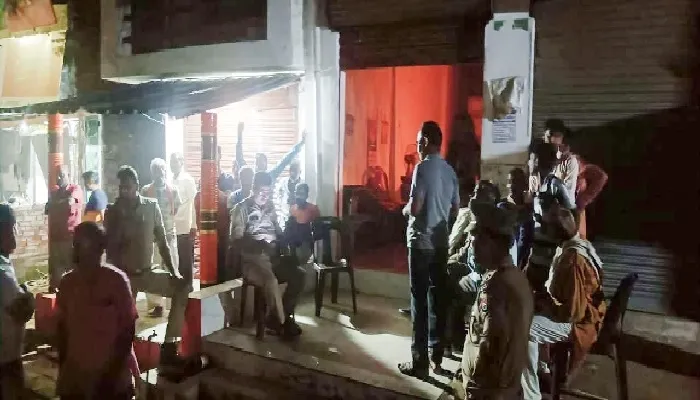 दुस्साहस : दुकान का ताला तोड़कर कब्जे का प्रयास