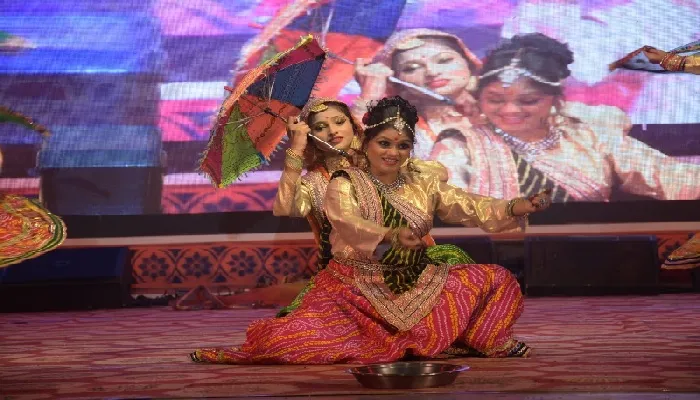 देवा मेला : अवधी लोक नृत्य एवं गीतों की दिखी झलक