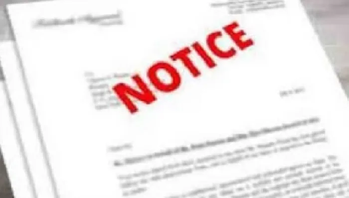 हल्द्वानी: दो दुकानदारों को नोटिस, एक दुकान से मावा का सैंपल लिया 