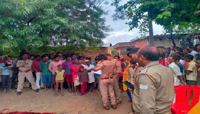 हत्या : परिवारिक विवाद में बेटे ने फावड़े से पिता का सिर किया अलग