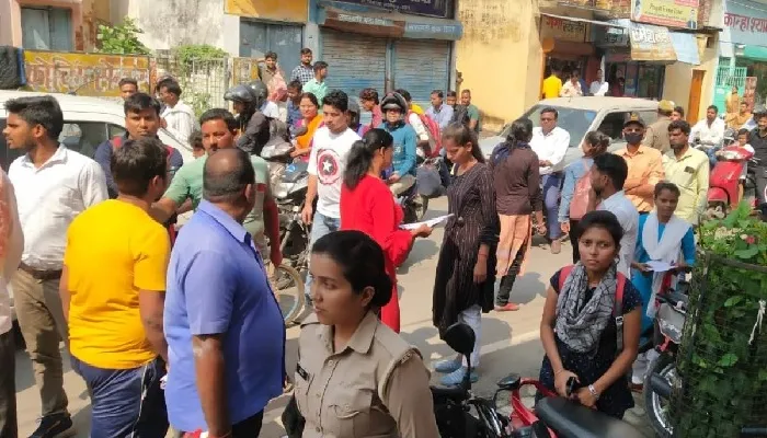 PET Exam: दूसरी पाली की परीक्षा शुरू, बस-ट्रेनों मे पैर रखने की जगह नहीं