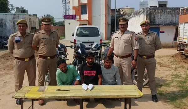 अमरोहा : मुठभेड़ में वाहन चोर गिरोह के तीन सदस्य गिरफ्तार, चोरी की नौ बाइकें भी बरामद