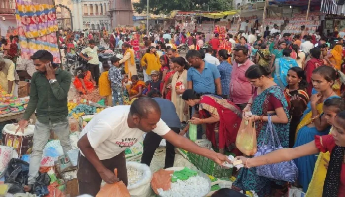 अयोध्या : रूट डायवर्जन व सुरक्षा पाबंदियों से बाजार उदास