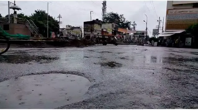 बरेली: तीन दिन से लगातार झमाझम बारिश, शहर जलमग्न, बढ़ी मुसीबतें