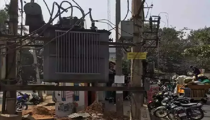 बिजली समस्या : पूराबाजार व गोसाईगंज में सर्वाधिक फुंके ट्रांसफार्मर