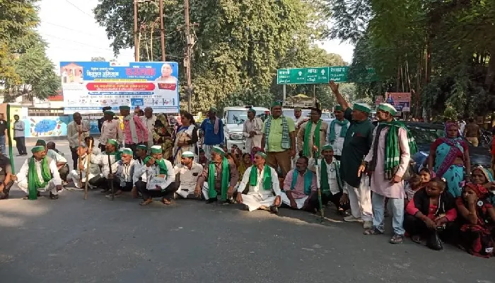 भाकियू ने बौद्ध परिपथ पर लगाया जाम, वाहनों की लगी कतार