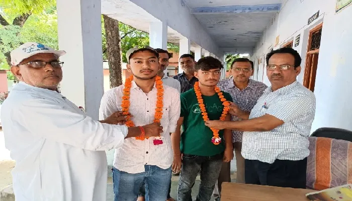 मेधावी छात्रा : आईआईटी में चयनित छात्रों को किया सम्मानित