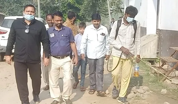 मुरादाबाद : रोटरी क्लब के पदाधिकारियों ने कराया एंटीलार्वा का छिड़काव, डेंगू-मलेरिया के प्रति किया जागरूक