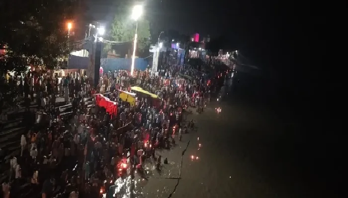 अयोध्या : सूर्य ग्रहण का प्रभाव खत्म होते ही अयोध्या में उमड़ा आस्था का सैलाब