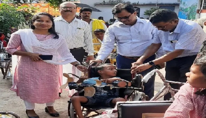सरोकार : शिविर लगाकर 245 बच्चों को सौंपे उपकरण
