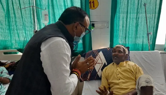 औचक निरीक्षण में मिली खामियां : जिला अस्पताल की अव्यवस्था देखकर आवाक रह गए डिप्टी सीएम