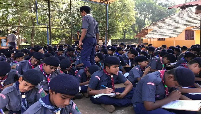 केन्द्रीय शिक्षा निदेशक का आदेश : सीबीएसई स्कूलों में भी अब अनिवार्य हुई स्काउट गाइड
