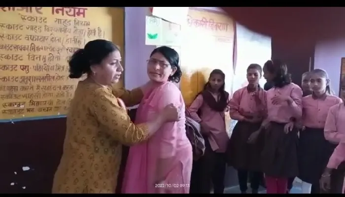 हमीरपुर : शिक्षा का एक मंदिर बना जंग का मैदान