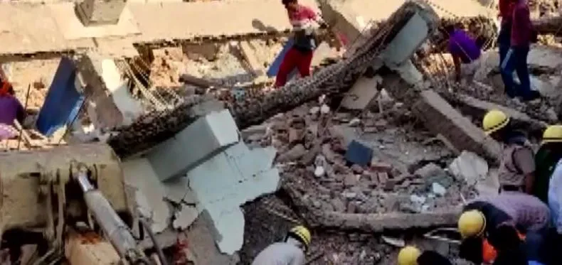 गुरुग्राम: उद्योग विहार फेज-1 में इमारत ढही, एक की मौत, रेस्क्यू जारी, हादसे की जांच के लिए बनी कमेटी