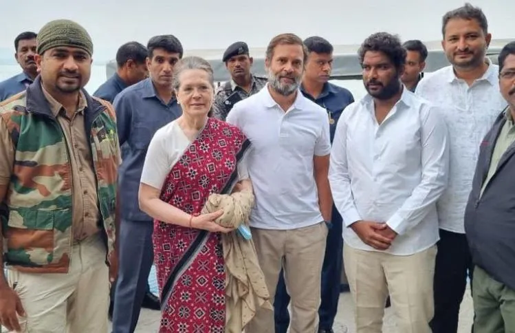 बेटे को मिला मां का साथ: ‘भारत जोड़ो यात्रा’ में शामिल हुईं सोनिया, राहुल बोले- कर्नाटक में हिंदुस्तान की सबसे भ्रष्ट सरकार