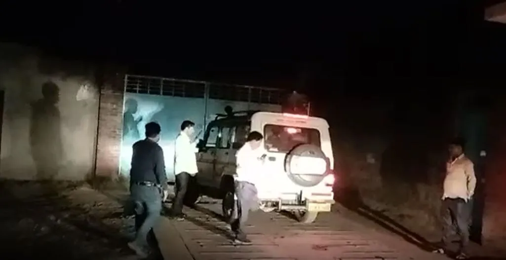 पीलीभीत: छापा मारने पहुंचीं एसडीएम…राइस मिलर ने नहीं खोला गेट, देखें वीडियो