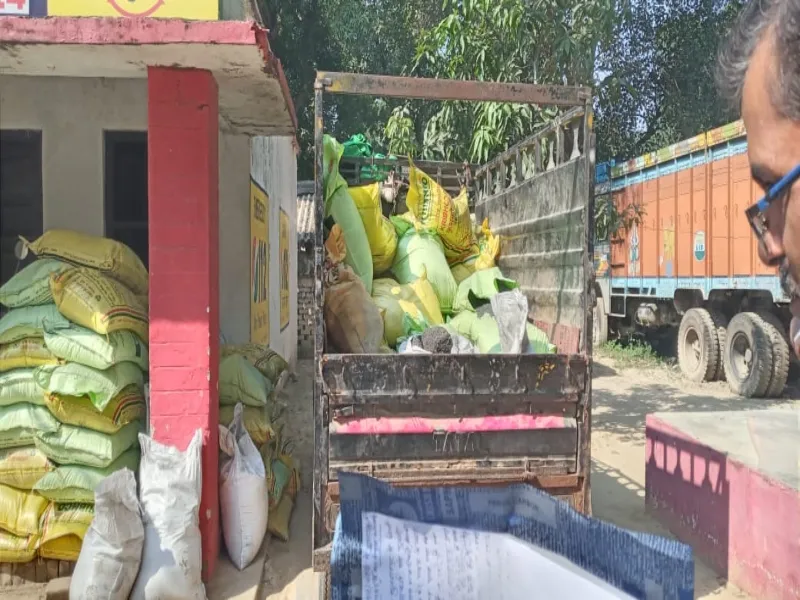 सुल्तानपुर: गोदाम पर छापा, मिला नकली डीएपी का जखीरा 