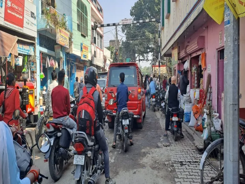 अयोध्या: रोजाना लगता है क्रासिंग पर जाम, नहीं बना ओवरब्रिज 