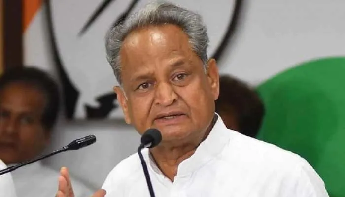 युवाओं को मिलेंगी नोकरियां, हर जिले में लगाए जाएंगे रोजगार मेले- सीएम गहलोत