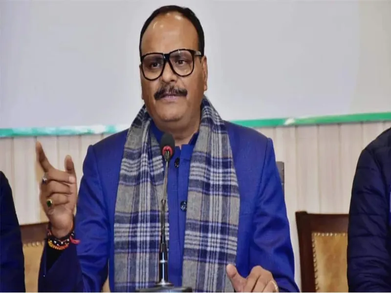 मऊ के कुएं में भारी मात्रा में सरकारी दवाएं मिलीं, डिप्टी सीएम ने दिए जांच के आदेश 